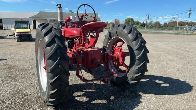 Image of Farmall H equipment image 3
