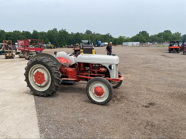 Image of Ford 8N equipment image 3