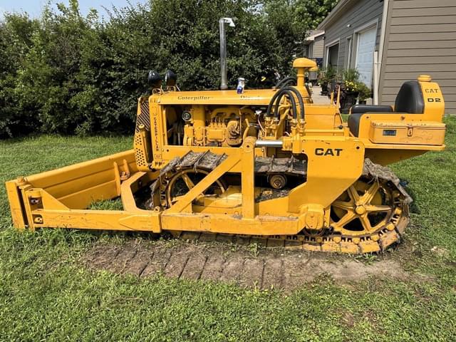 Image of Caterpillar D2 equipment image 3