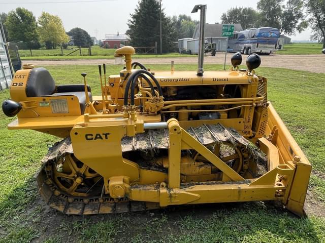 Image of Caterpillar D2 equipment image 2