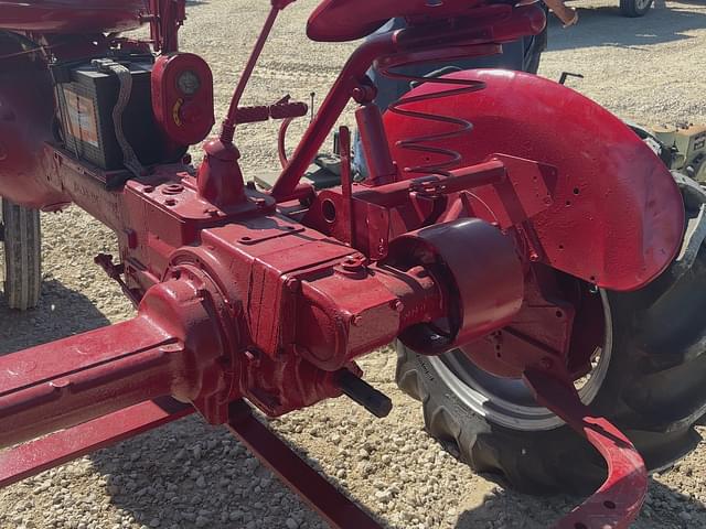 Image of Farmall B equipment image 4