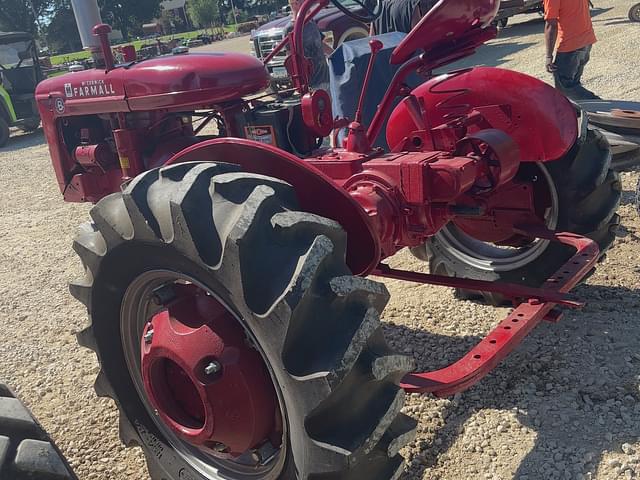 Image of Farmall B equipment image 3