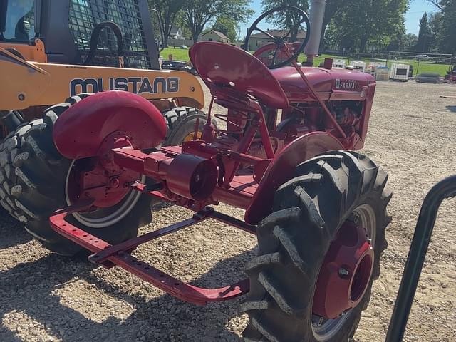 Image of Farmall B equipment image 2