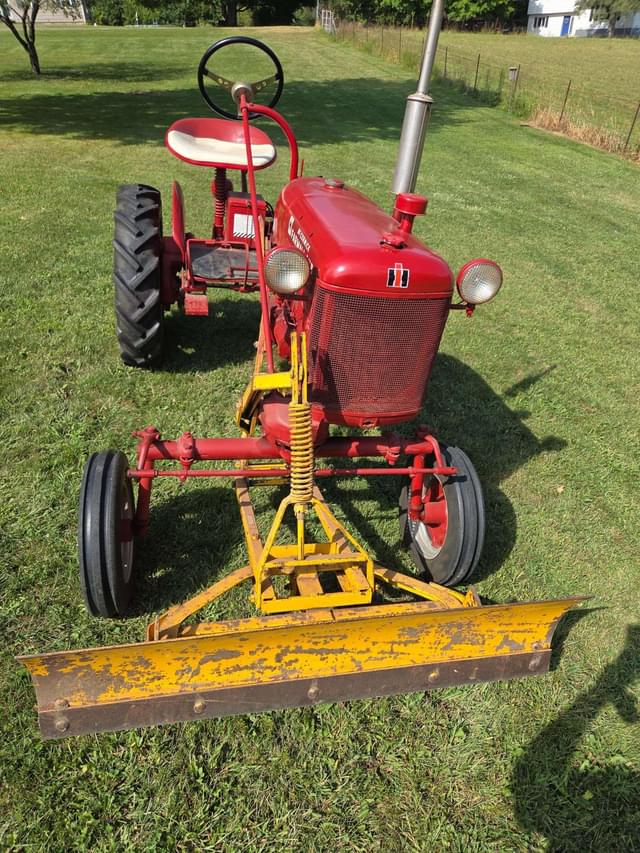 Image of Farmall Cub equipment image 2