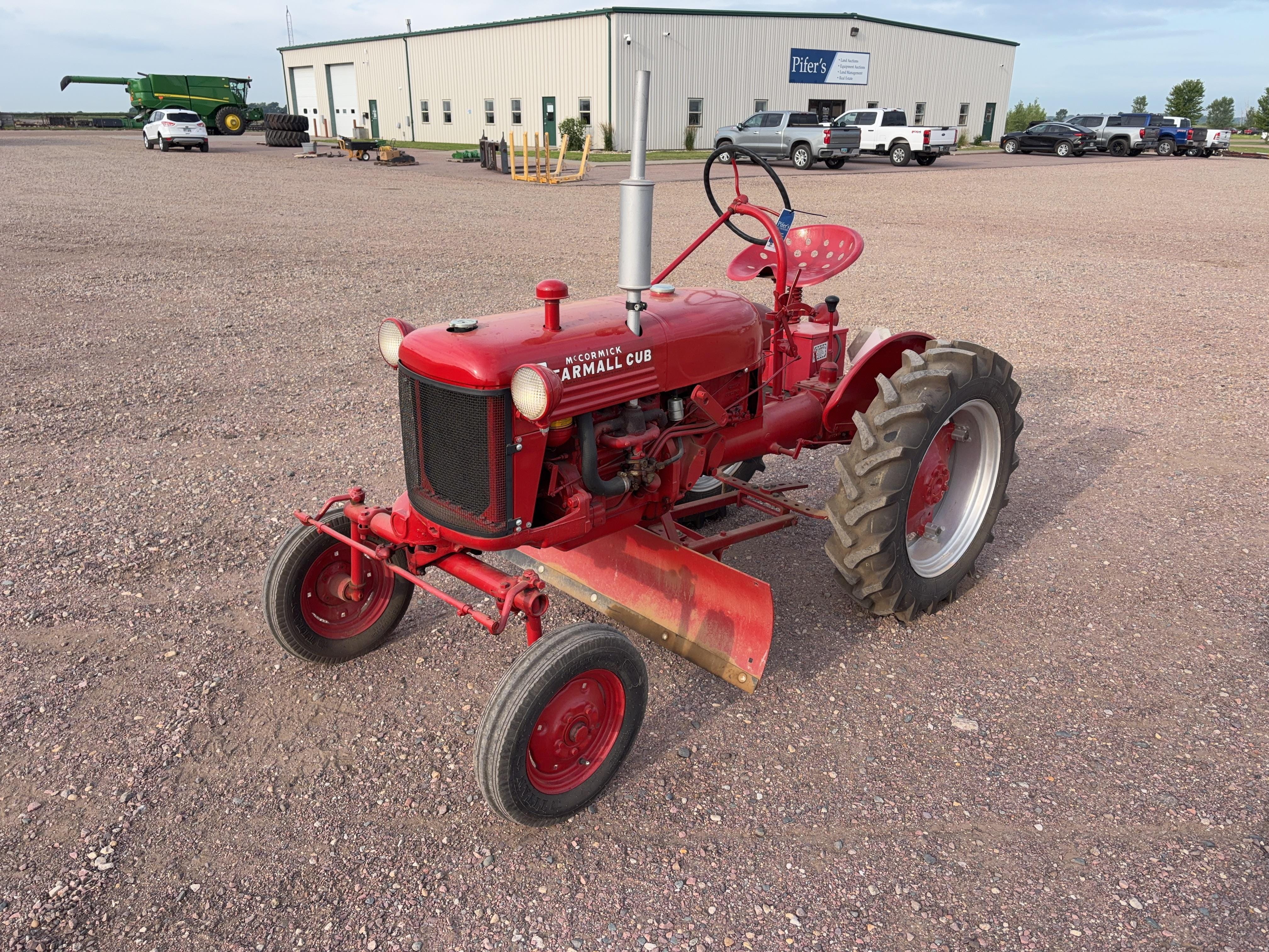 1949 Farmall Cub Equipment Image0