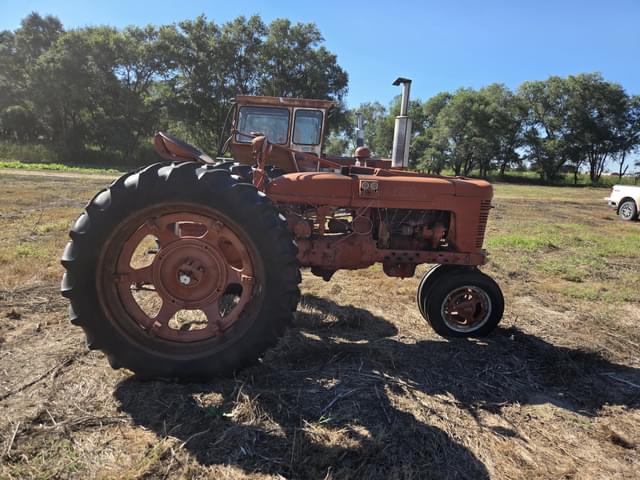 Image of Farmall H equipment image 2