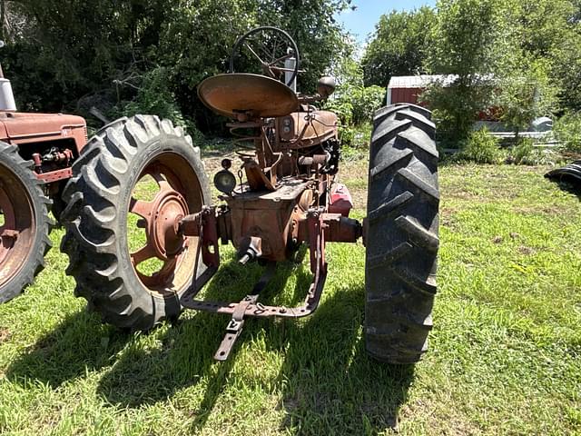 Image of Farmall H equipment image 2