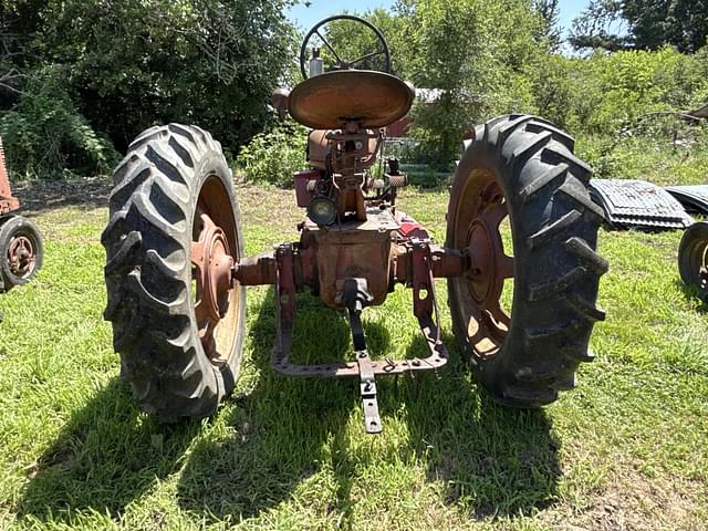 Image of Farmall H equipment image 3
