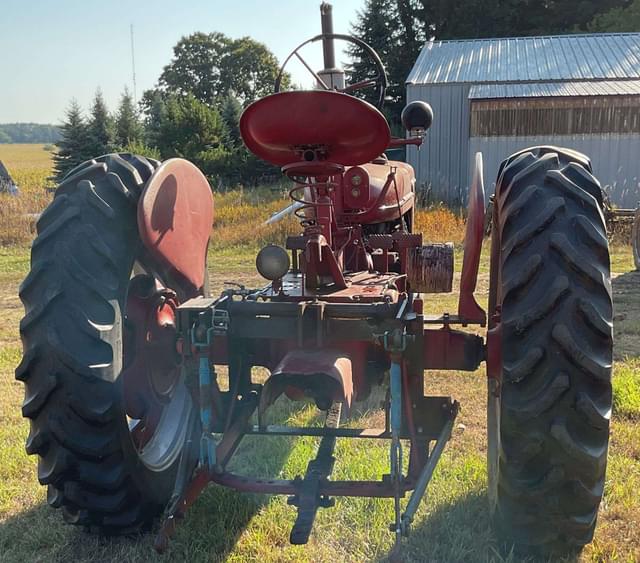 Image of Farmall H equipment image 3