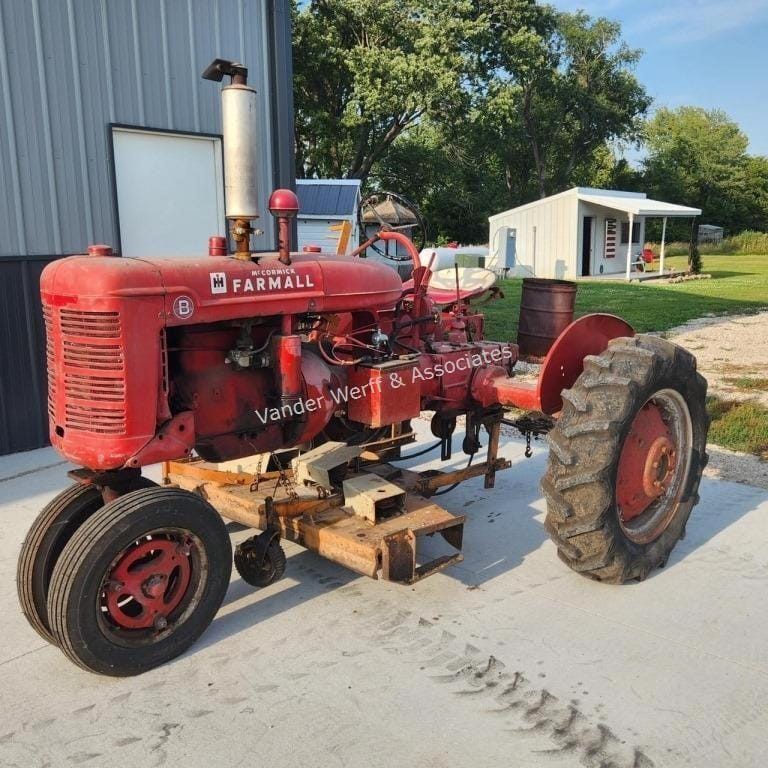Main image Farmall B