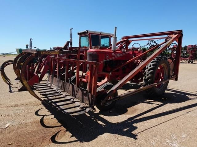 Image of Farmall M equipment image 1