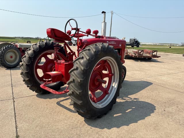 Image of Farmall M equipment image 2