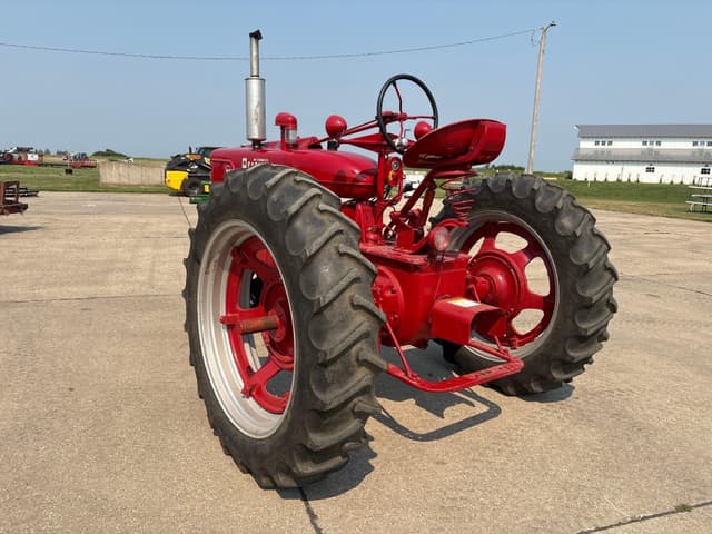 Image of Farmall M equipment image 3