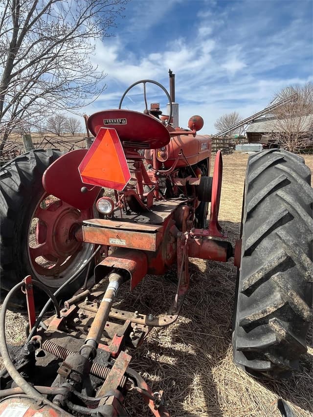 Image of Farmall M equipment image 3