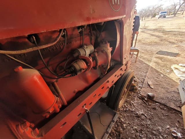 Image of Farmall M equipment image 1