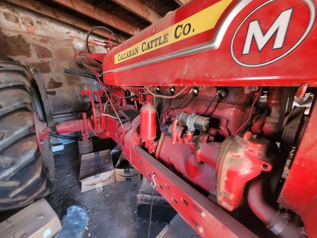 Image of Farmall M equipment image 3