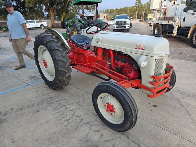 Image of Ford 8N equipment image 2