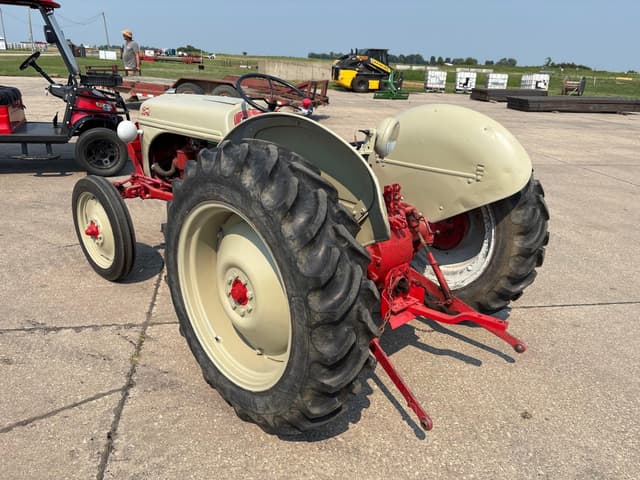 Image of Ford 8N equipment image 3