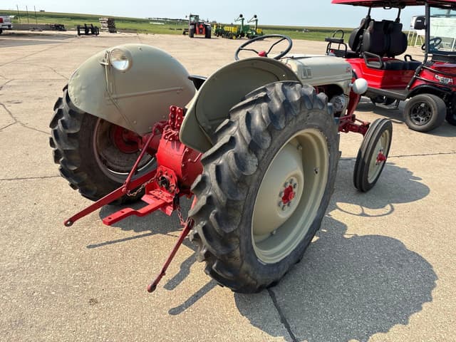 Image of Ford 8N equipment image 2
