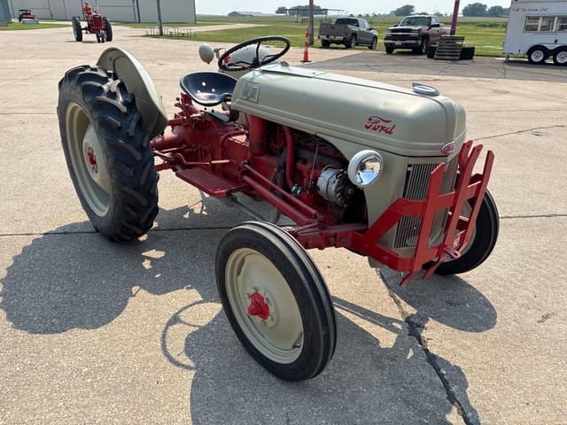 Image of Ford 8N equipment image 1