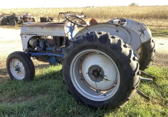 Image of Ford 8N equipment image 2
