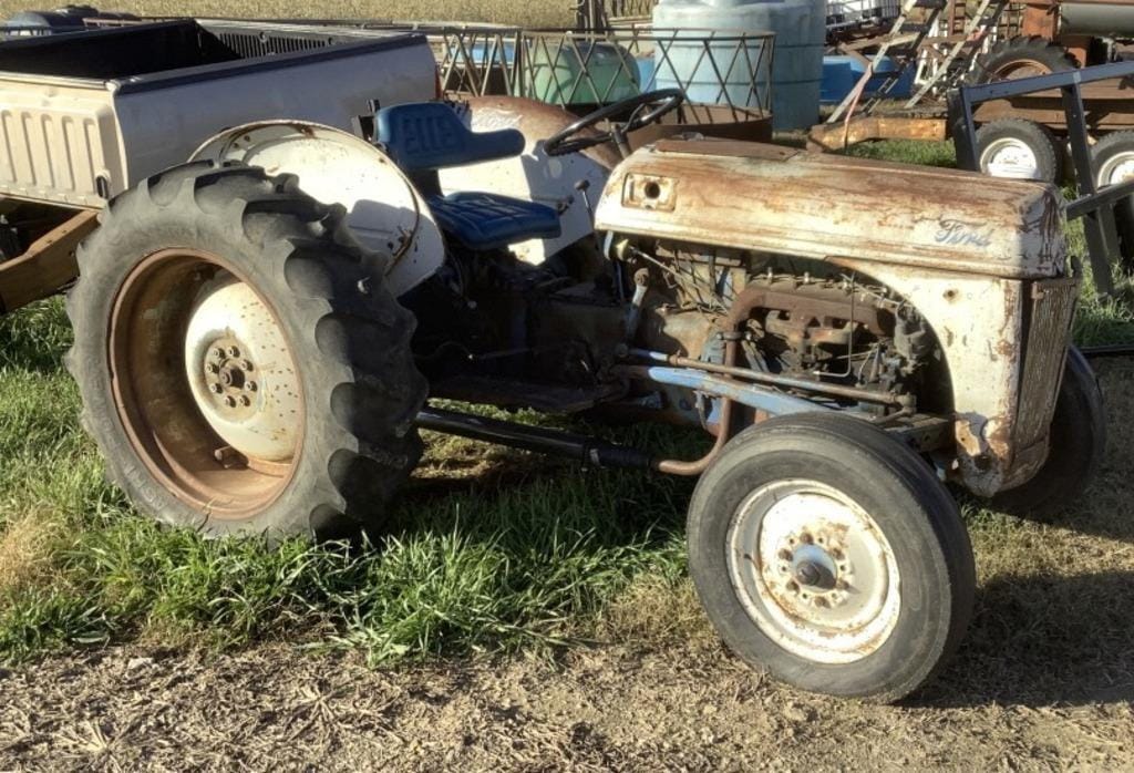 1949 Ford 8N Equipment Image0