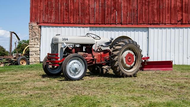 Image of Ford 9N equipment image 1