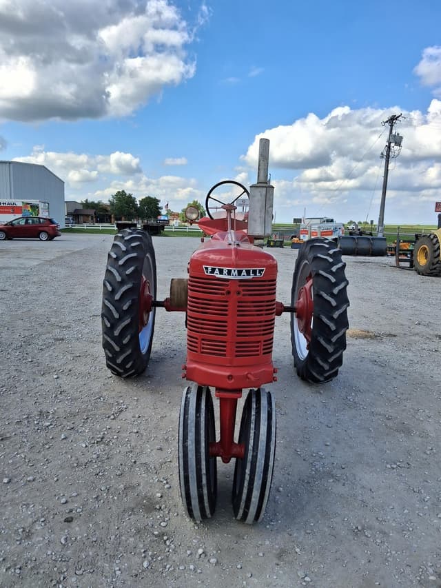Image of Farmall H equipment image 3