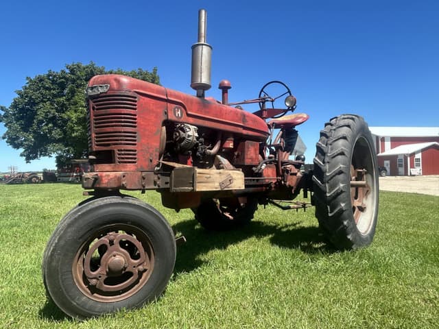 Image of Farmall H equipment image 1
