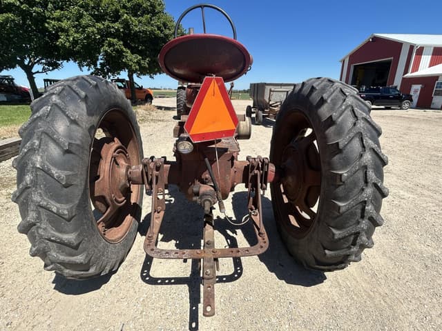 Image of Farmall H equipment image 2