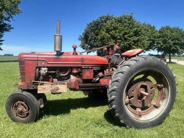 Image of Farmall H equipment image 3