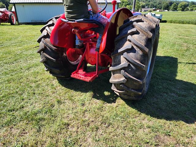 Image of International Harvester ID-9 equipment image 2