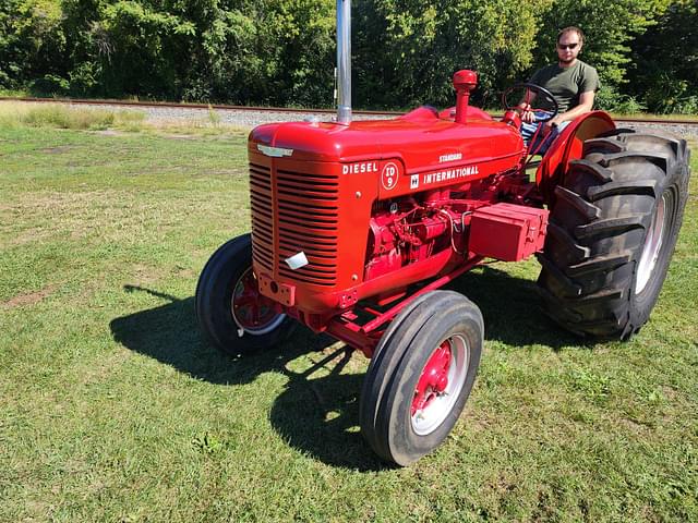 Image of International Harvester ID-9 equipment image 1