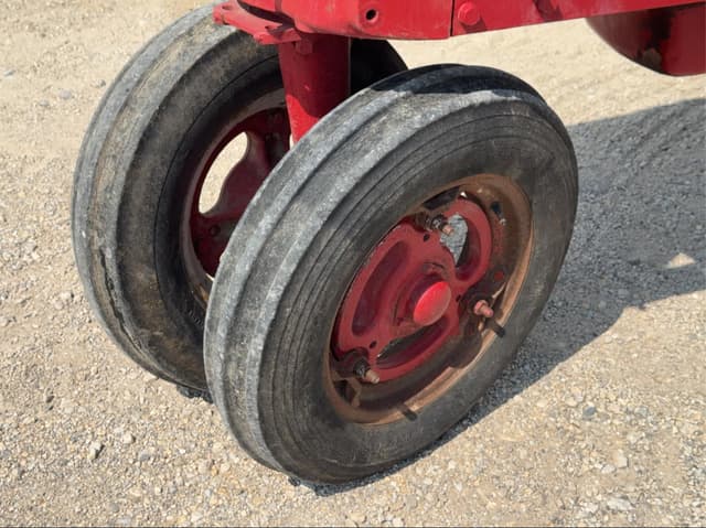 Image of Farmall M equipment image 2