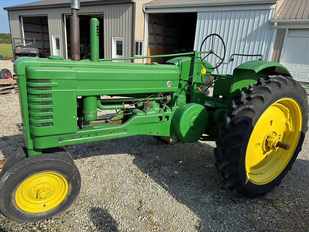 Image of John Deere B Image 0