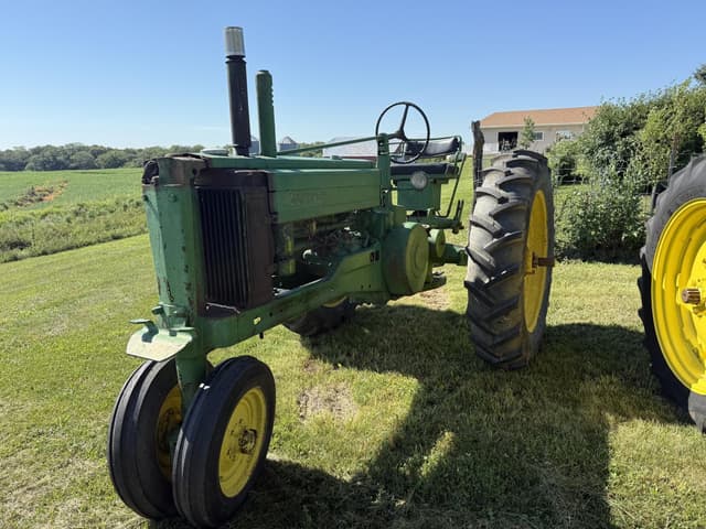 Image of John Deere B equipment image 1