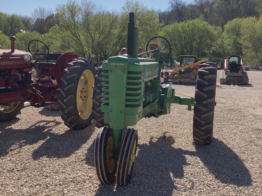 Image of John Deere B Image 0