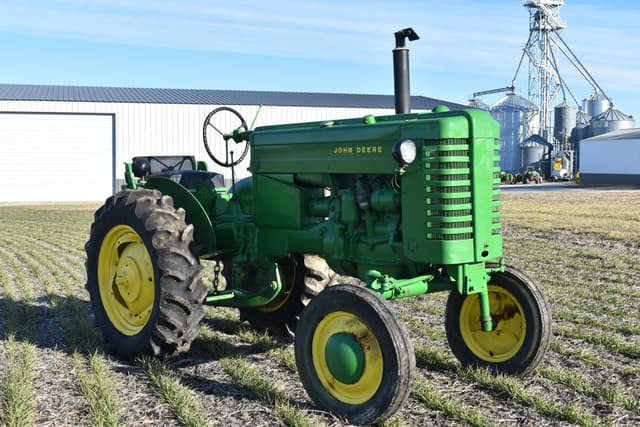 Image of John Deere M equipment image 2