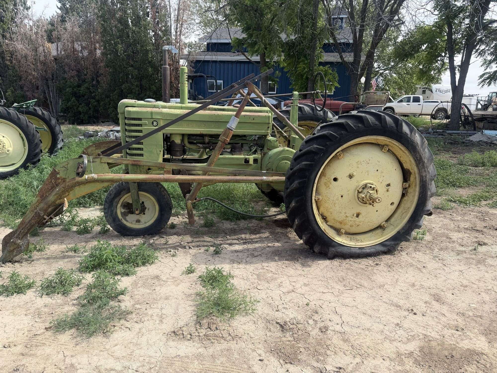 1949 John Deere B Equipment Image0