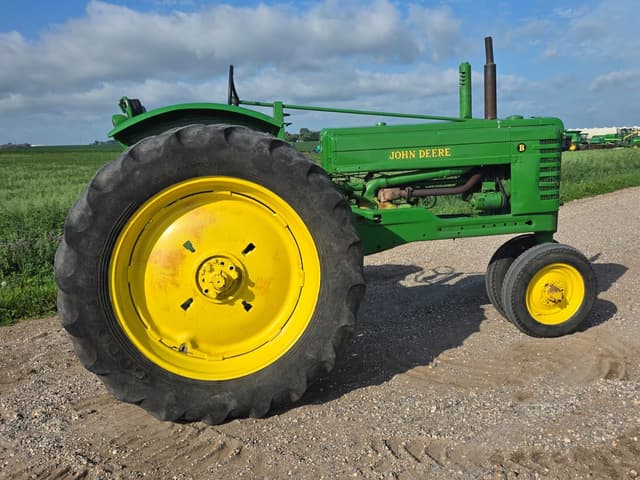 Image of John Deere B equipment image 4