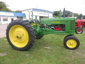 1949 John Deere B Image