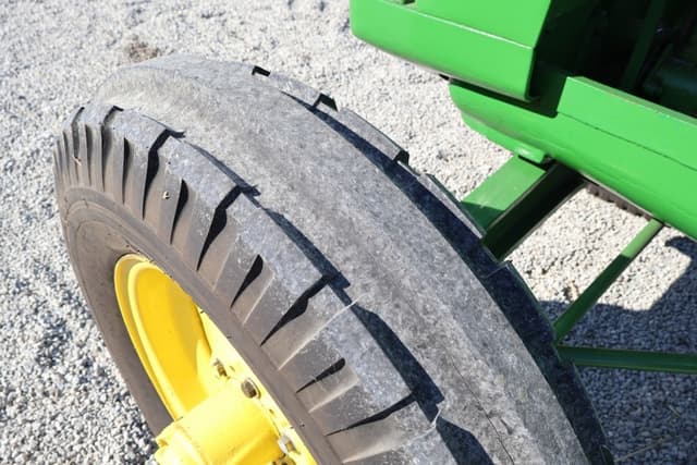 Image of John Deere R equipment image 3