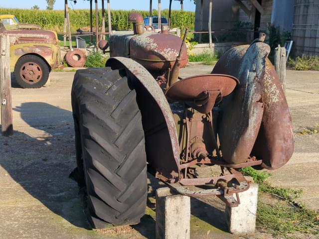 Image of McCormick-Deering WD-6 equipment image 3