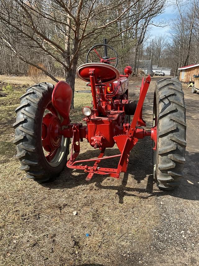 Image of Farmall H equipment image 3