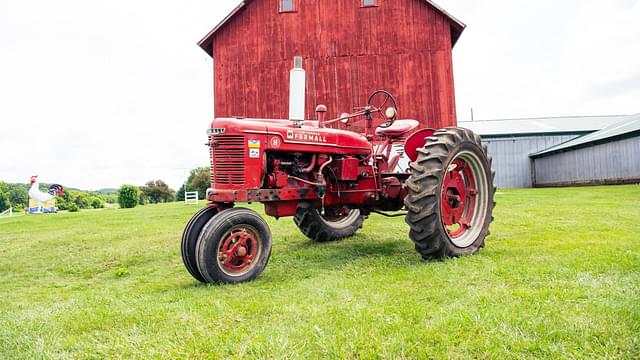 Image of Farmall H equipment image 1