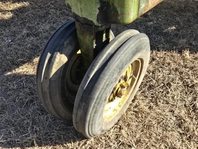 Image of John Deere A equipment image 1