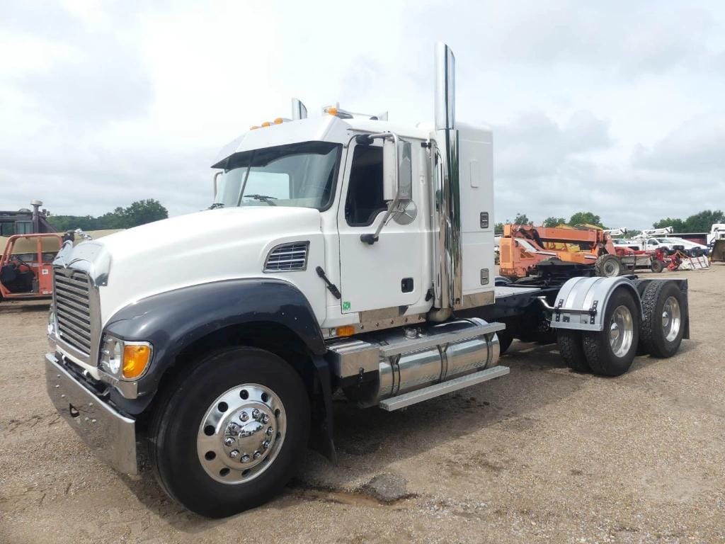 2006 Mack CV713 Equipment Image0