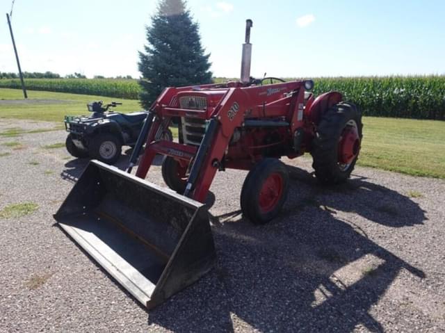 Image of International Harvester 340 equipment image 4