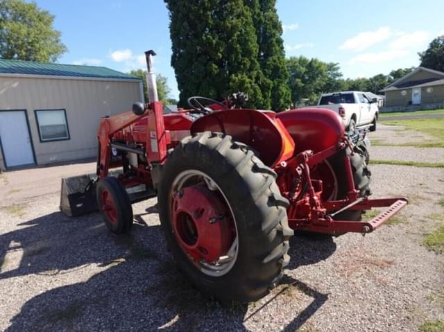 Image of International Harvester 340 equipment image 3