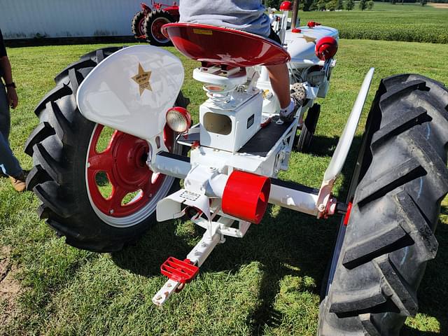 Image of Farmall C equipment image 4